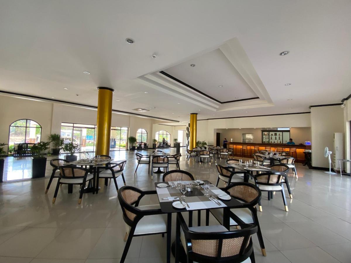 Plaza Del Norte Hotel And Convention Center Laoag Bagian luar foto