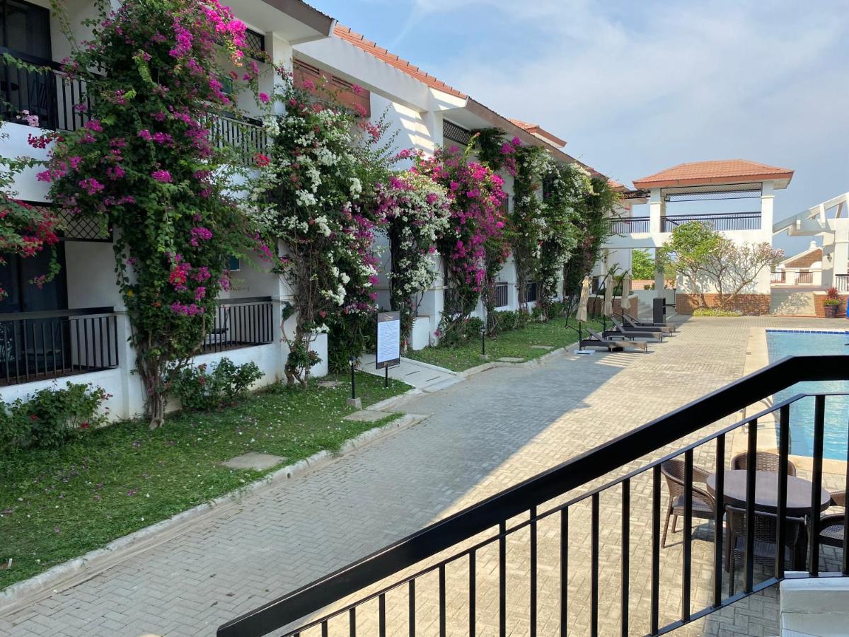 Plaza Del Norte Hotel And Convention Center Laoag Bagian luar foto