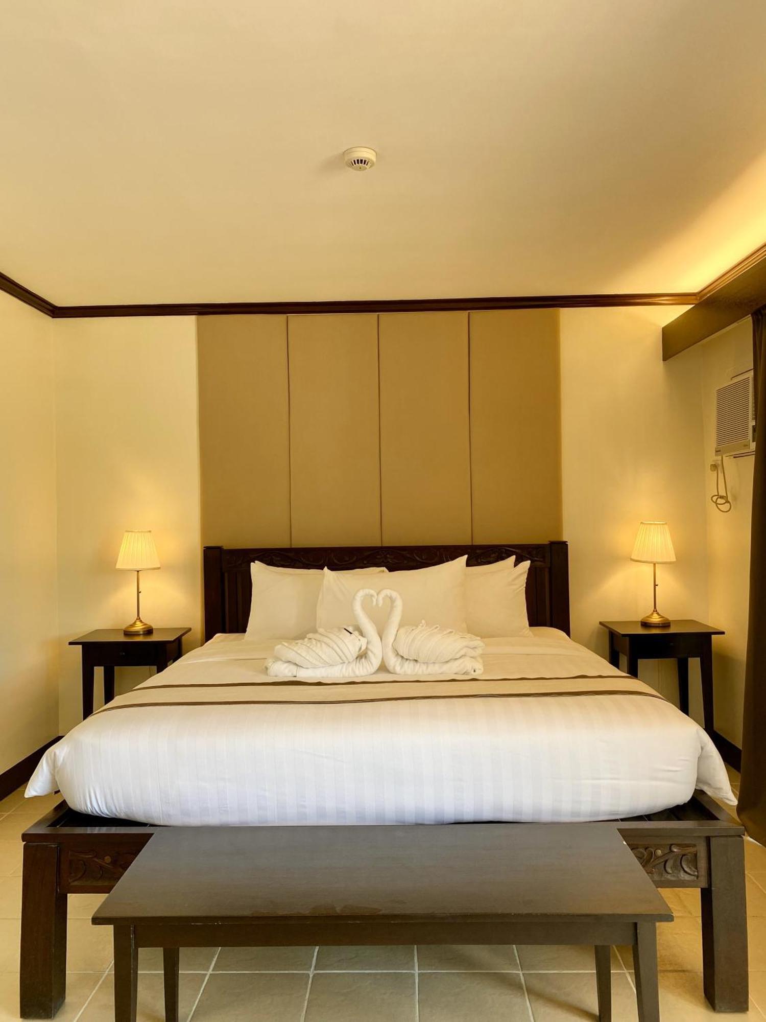 Plaza Del Norte Hotel And Convention Center Laoag Bagian luar foto