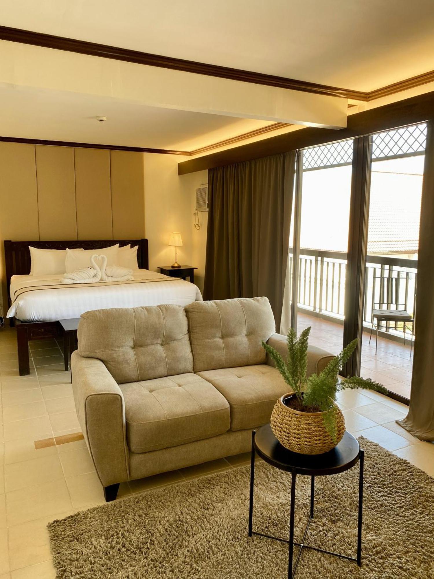 Plaza Del Norte Hotel And Convention Center Laoag Bagian luar foto