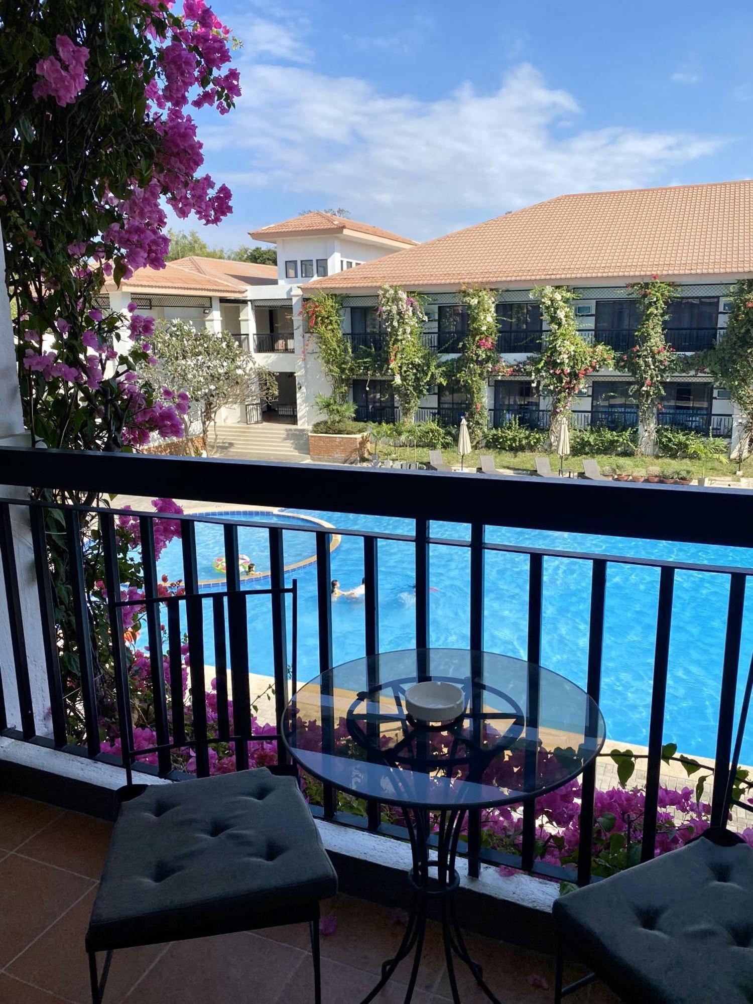 Plaza Del Norte Hotel And Convention Center Laoag Bagian luar foto