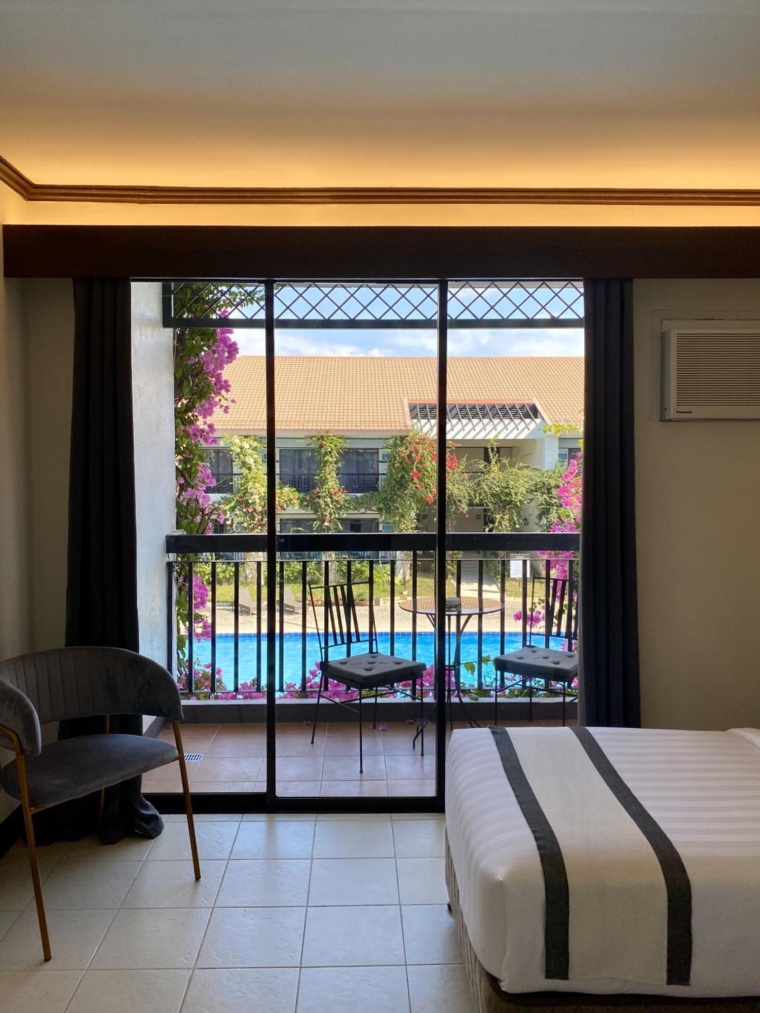 Plaza Del Norte Hotel And Convention Center Laoag Bagian luar foto